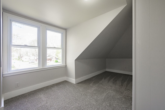 Building Photo - PRELEASING