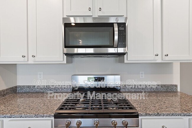 Building Photo - 215 Konik St