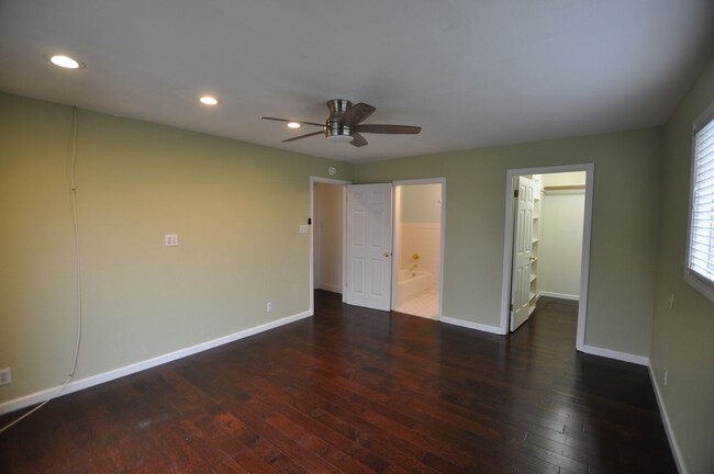 Building Photo - Spacious natural light filled remodeled ho...