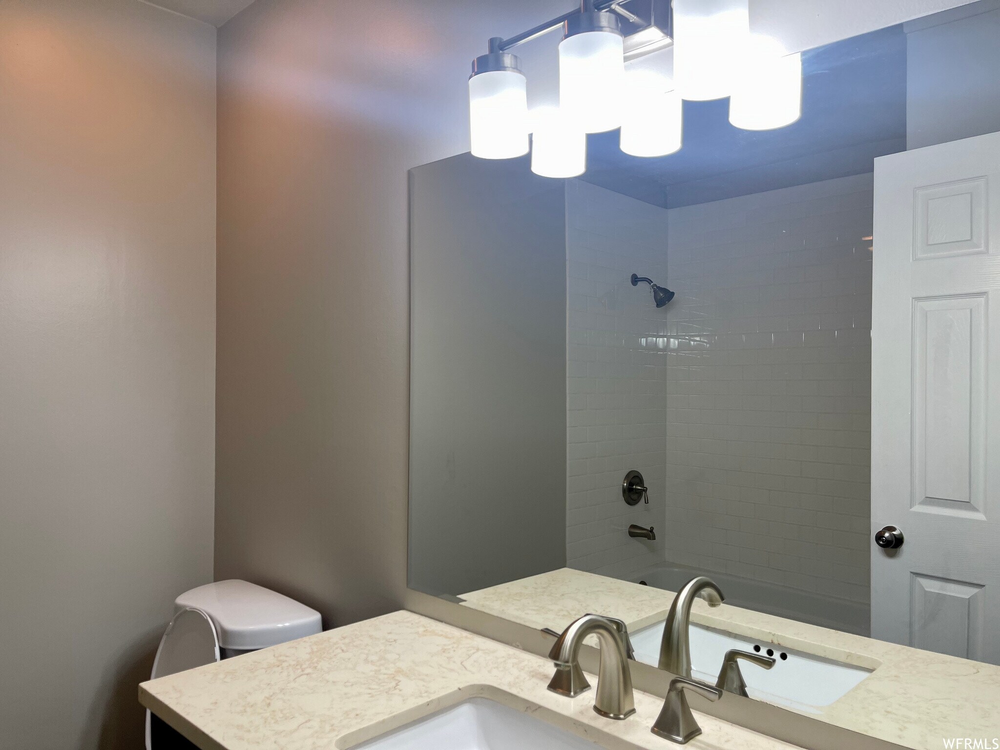 Building Photo - 816 N Jackson Ave