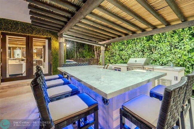 Building Photo - 2430 Castilla Isle