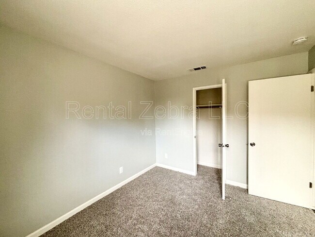 Building Photo - 3275 Cheyenne Dr