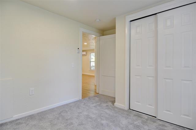 Building Photo - 300 Meadow Park Dr