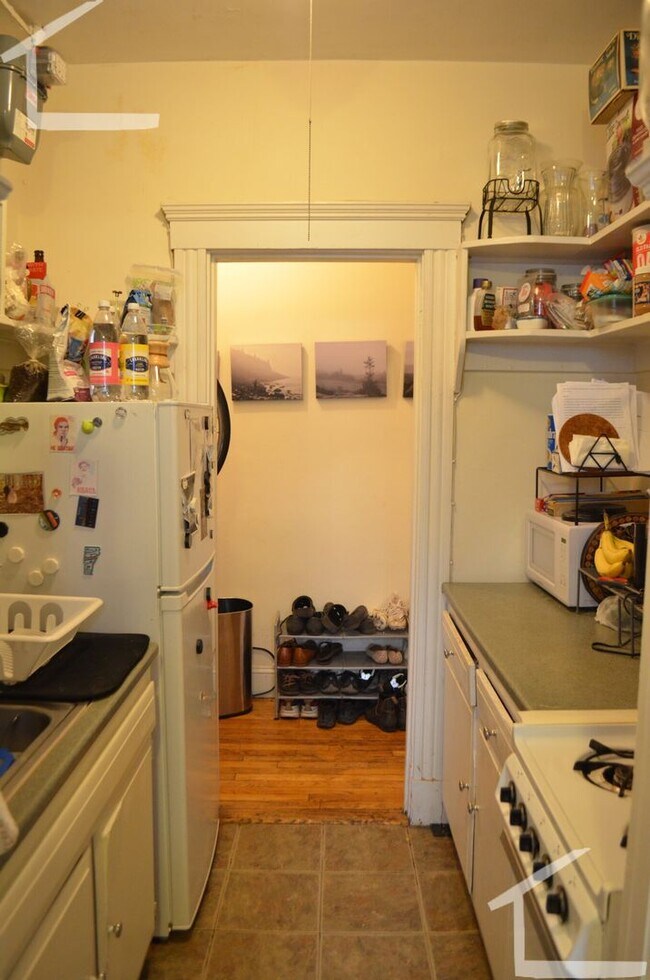 Building Photo - Spacious Allston 1 bed!!! JULY 1ST MOVE IN!!