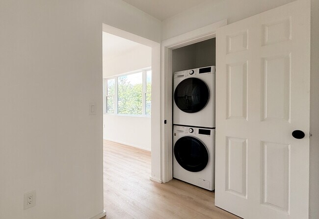 In-unit washer/dryer - 3154 6th Ave