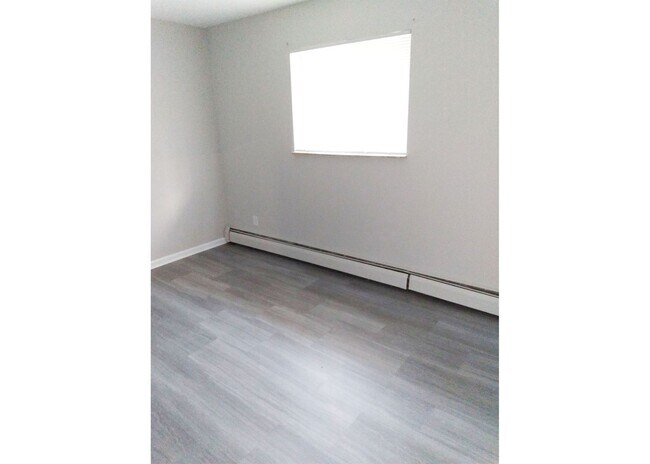 Interior Photo - Clifton 3033
