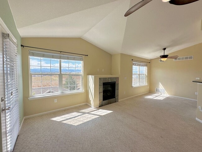 Building Photo - 2 Bedroom 2 Bathroom Top Floor Condo with ...