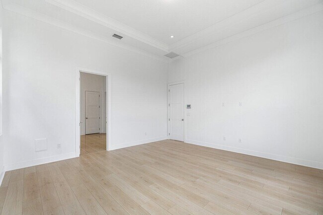 Building Photo - 13393 Artisan Cir