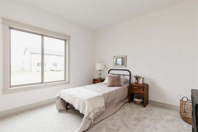 Building Photo - EXECUTIVE RANCH!! 4 Bed, 3 Bath Home in Waukee