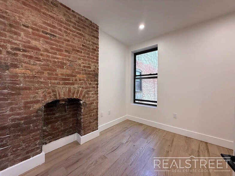Building Photo - Beautifully Renovated 2-Bedroom Apartment in Flatbush