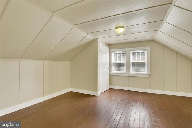 Building Photo - 116 2nd Ave