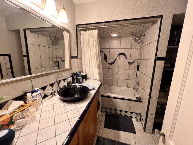 Building Photo - 750 Royal Palm Ct