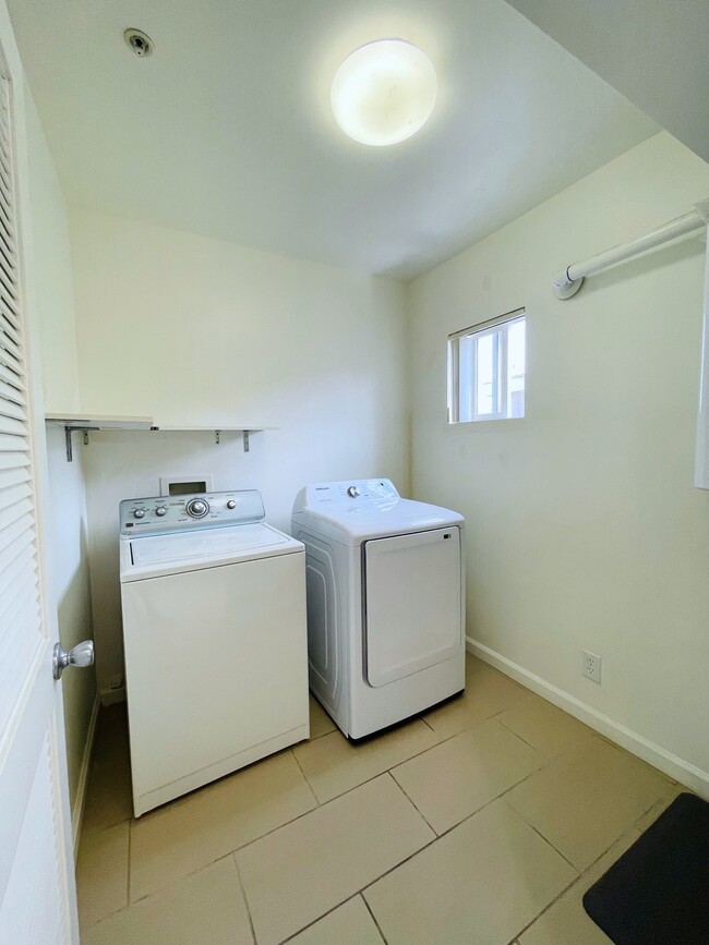 Private laundry room - 1223 21st St