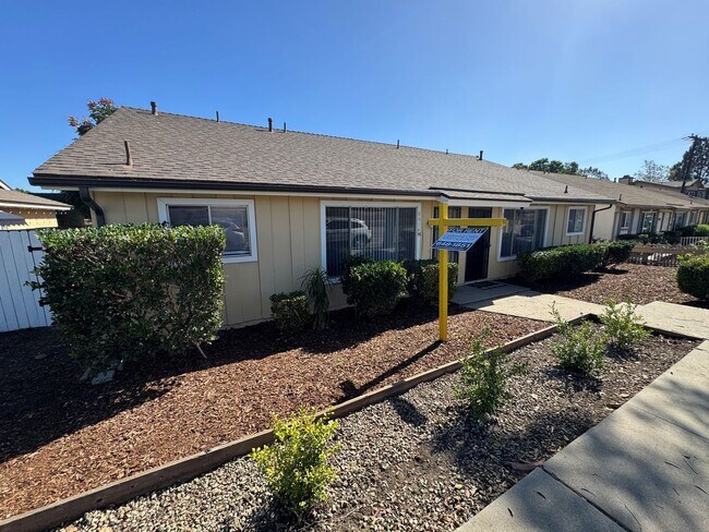 Building Photo - East Ventura Duplex – 2 Bedroom, 1.75 Bath...