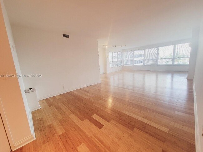 Building Photo - 4925 Collins Ave