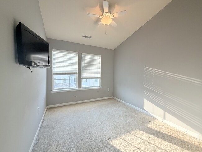 Building Photo - 305 Turquoise Ln