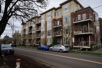 Building Photo - S. Corbett Beautiful two bedroom condo wit...