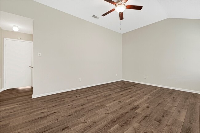 Building Photo - 522 Country Ln