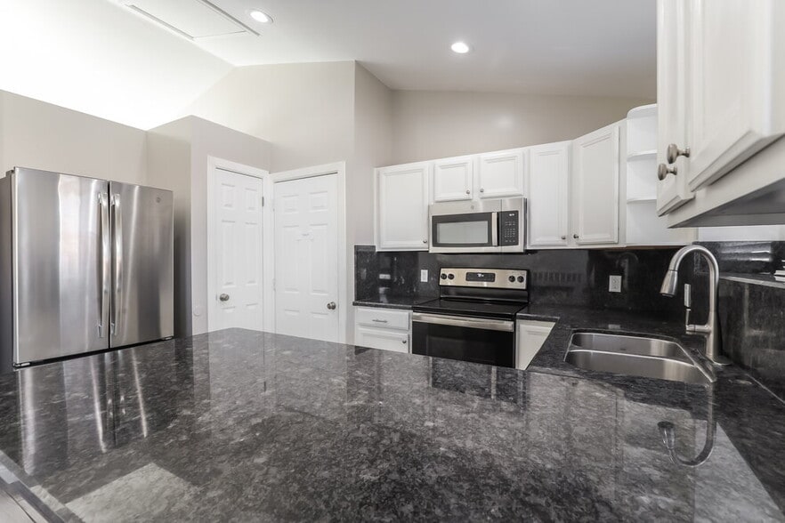 Building Photo - 8492 Merrick Ct