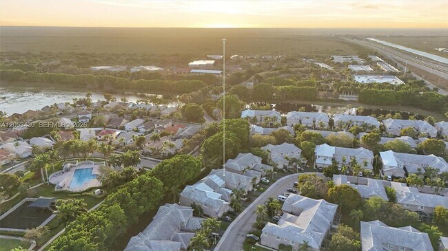 Building Photo - 2066 Madeira Dr