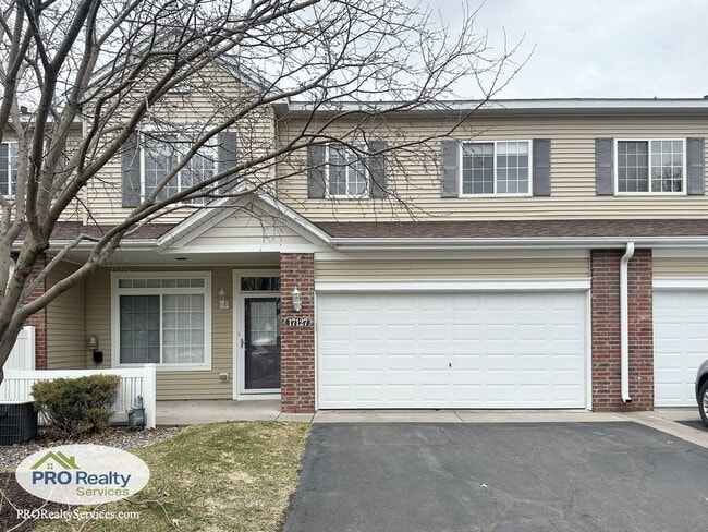 Building Photo - 2 Bedroom Updated Townhome