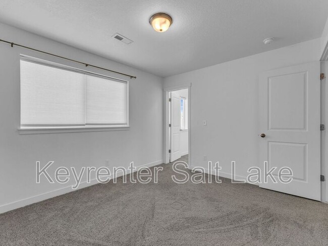 Building Photo - 8729 Park Slope Ln