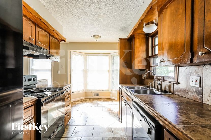 Building Photo - 8921 E 90 Terrace