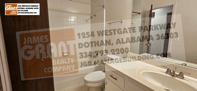 Building Photo - 1511 Shrewsbury Dr