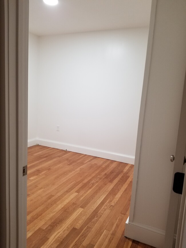 3rd Bedroom - 111 Lake St