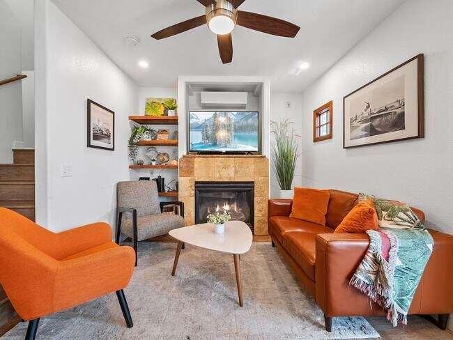 Building Photo - Luxury Furnished Mission Beach Home with Rooftop Views