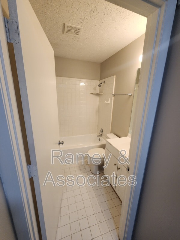 Building Photo - 10210 Nola Dr
