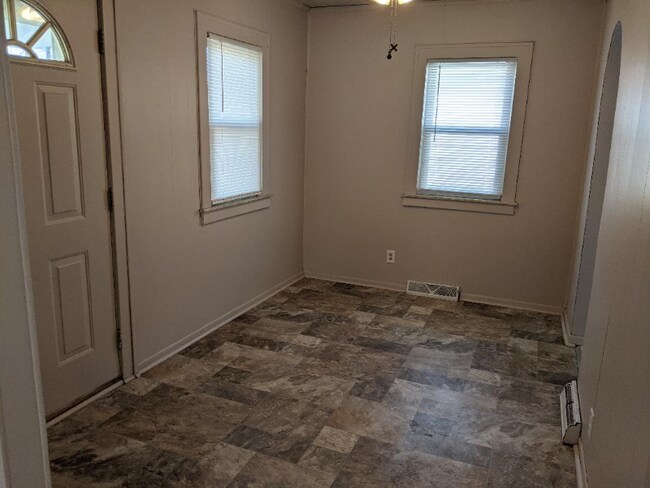 Building Photo - 1639 Birney St