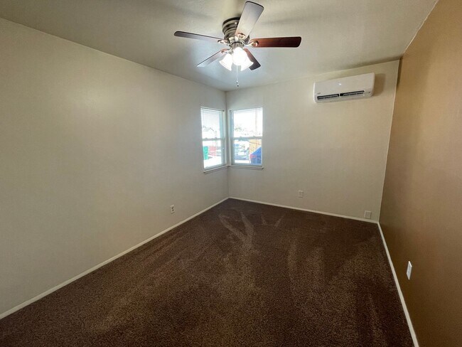 Building Photo - Cozy 2 BR 1 BA Home in Midtown!