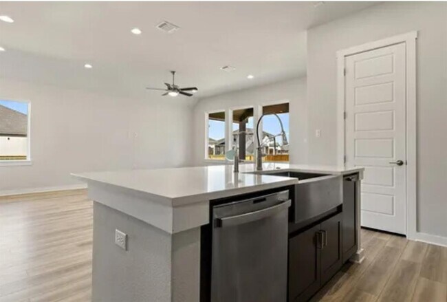 Building Photo - 1561 Sawmill Xing