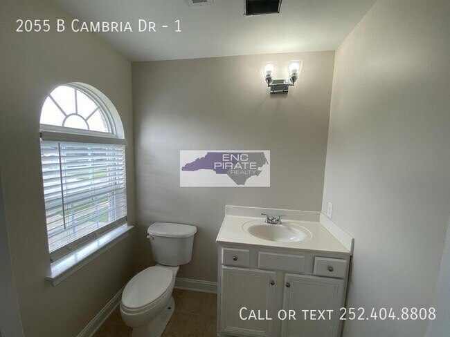 Building Photo - 2055B Cambria Dr
