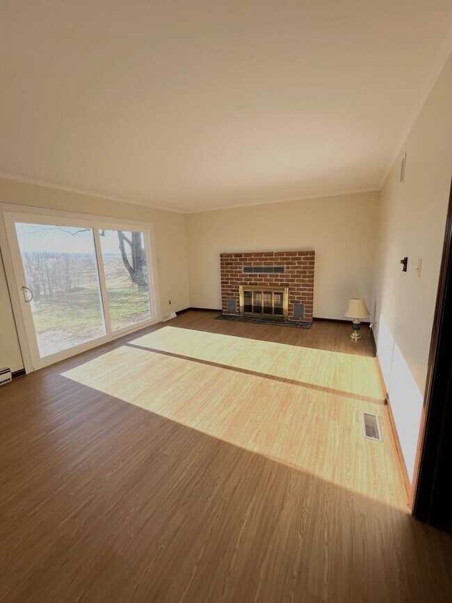 Building Photo - 8298 Scenic Dr