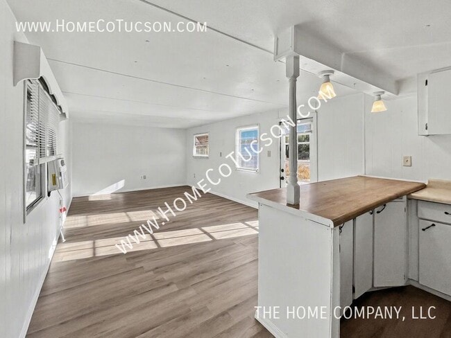 Building Photo - 1563 W Patton St