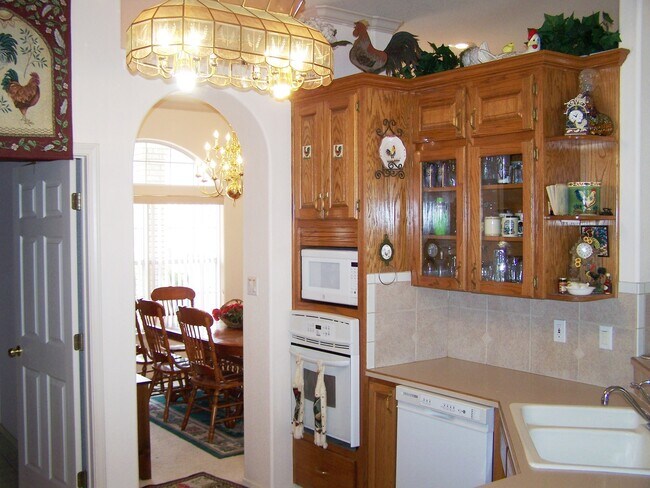 Building Photo - Beautiful 4 Bdrm/2.25 Bath Home With Split Bdrms.