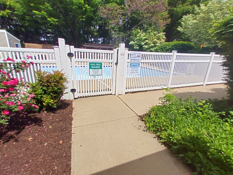 Building Photo - 600 Reusens Rd