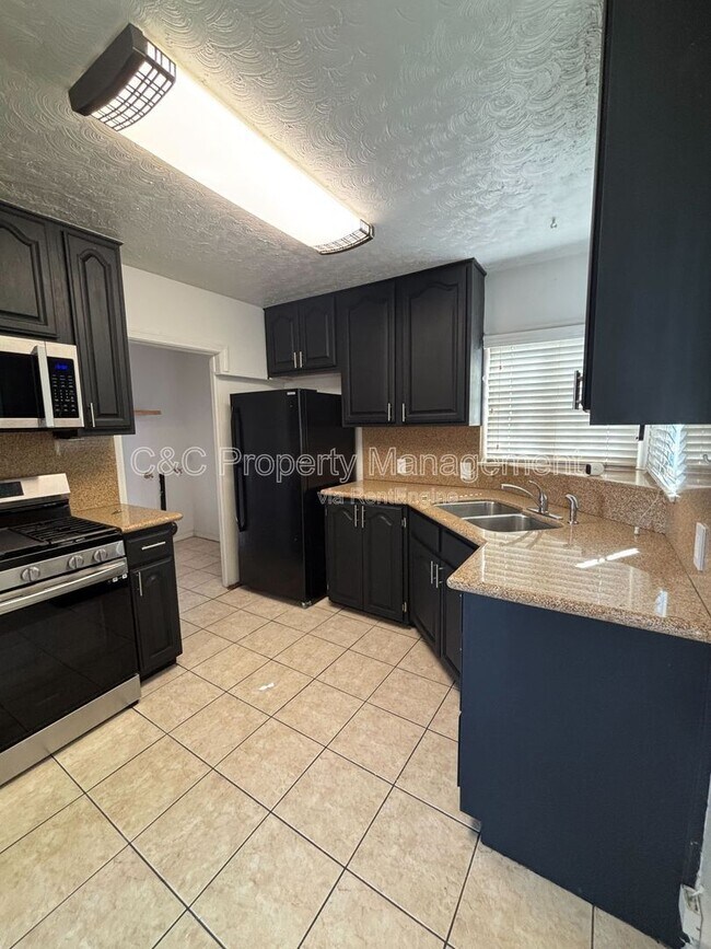 Building Photo - 1408 E 142nd St