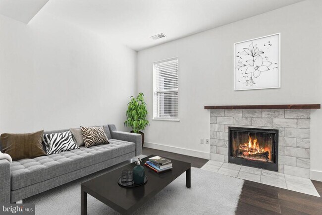 Building Photo - 2114 N St NW