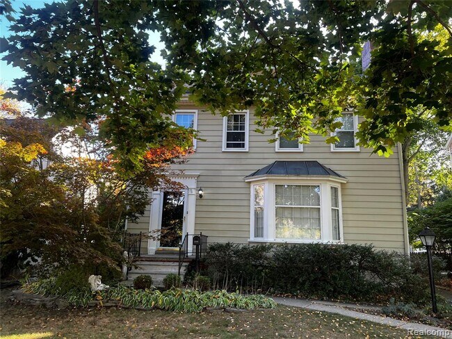 Primary Photo - 1072 Ridgedale Ave