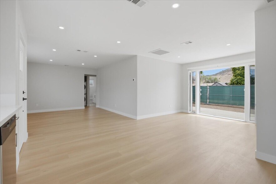 Building Photo - 14549 Kittery St