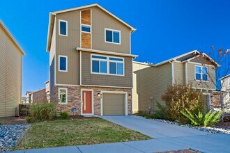 Building Photo - Modern 3bd Home Near Peterson AFB on Power...