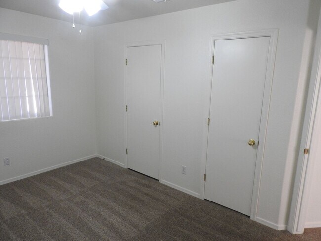 Building Photo - K-1022