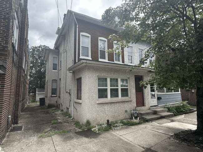 Building Photo - 386 N Charlotte St