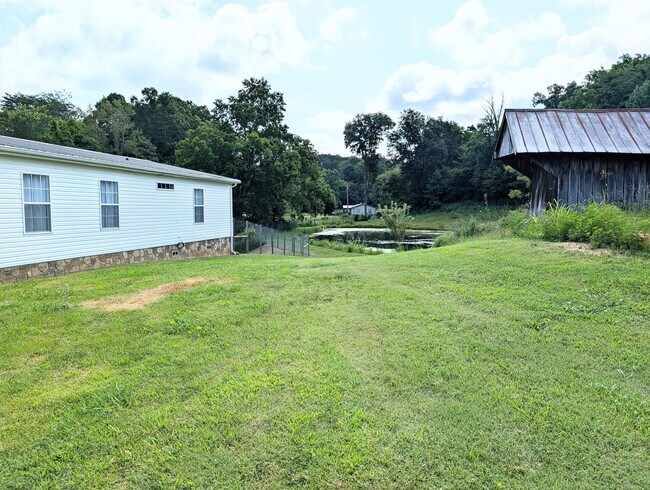 Building Photo - Country Living!!!   Farm Life!!