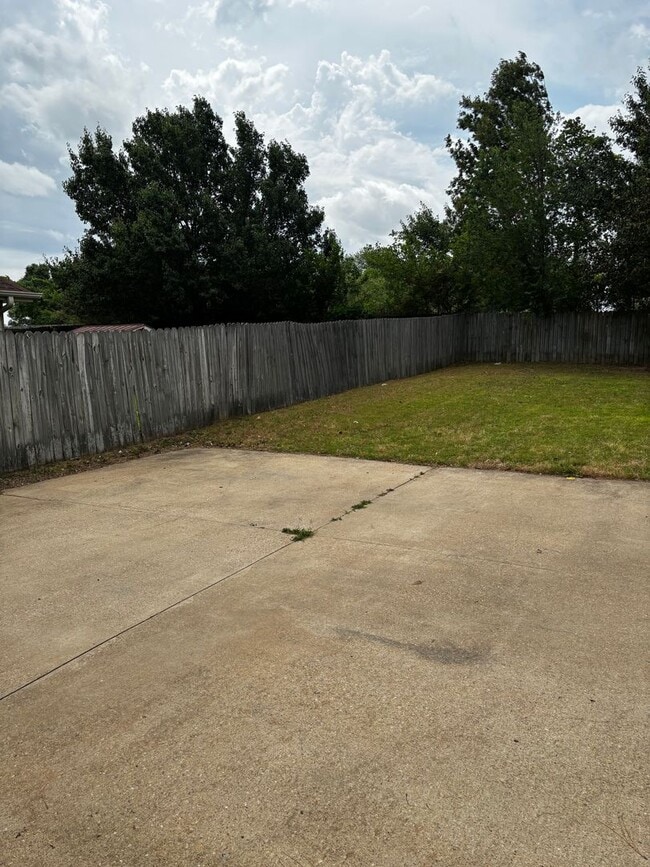 Building Photo - 4 Bedroom Home Within Minutes from NEA Hospital