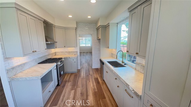 Building Photo - 41146 Lorient Ct