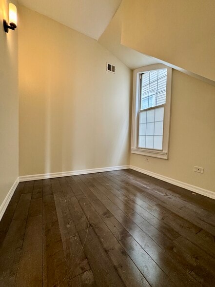 Building Photo - 1714 N Troy St